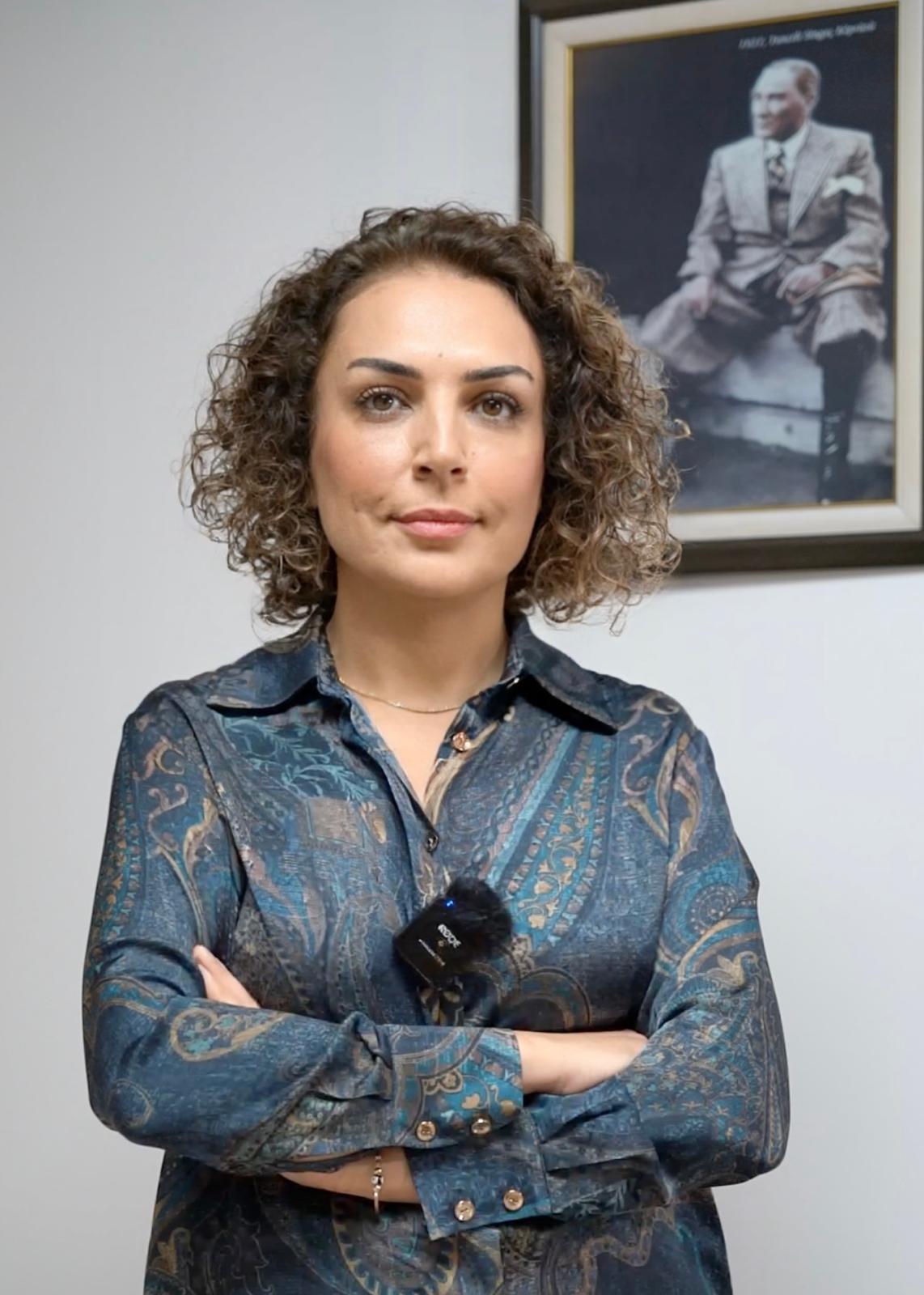 Dr. Serap Korkmaz, kliniğinde çekilmiş portre fotoğrafı